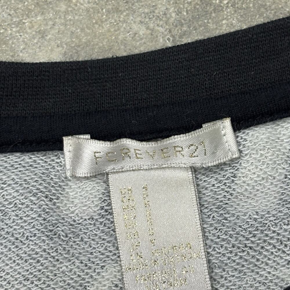 Forever 21 London Paris New York Black And White Crewneck Small Y2K - Picture 4 of 7
